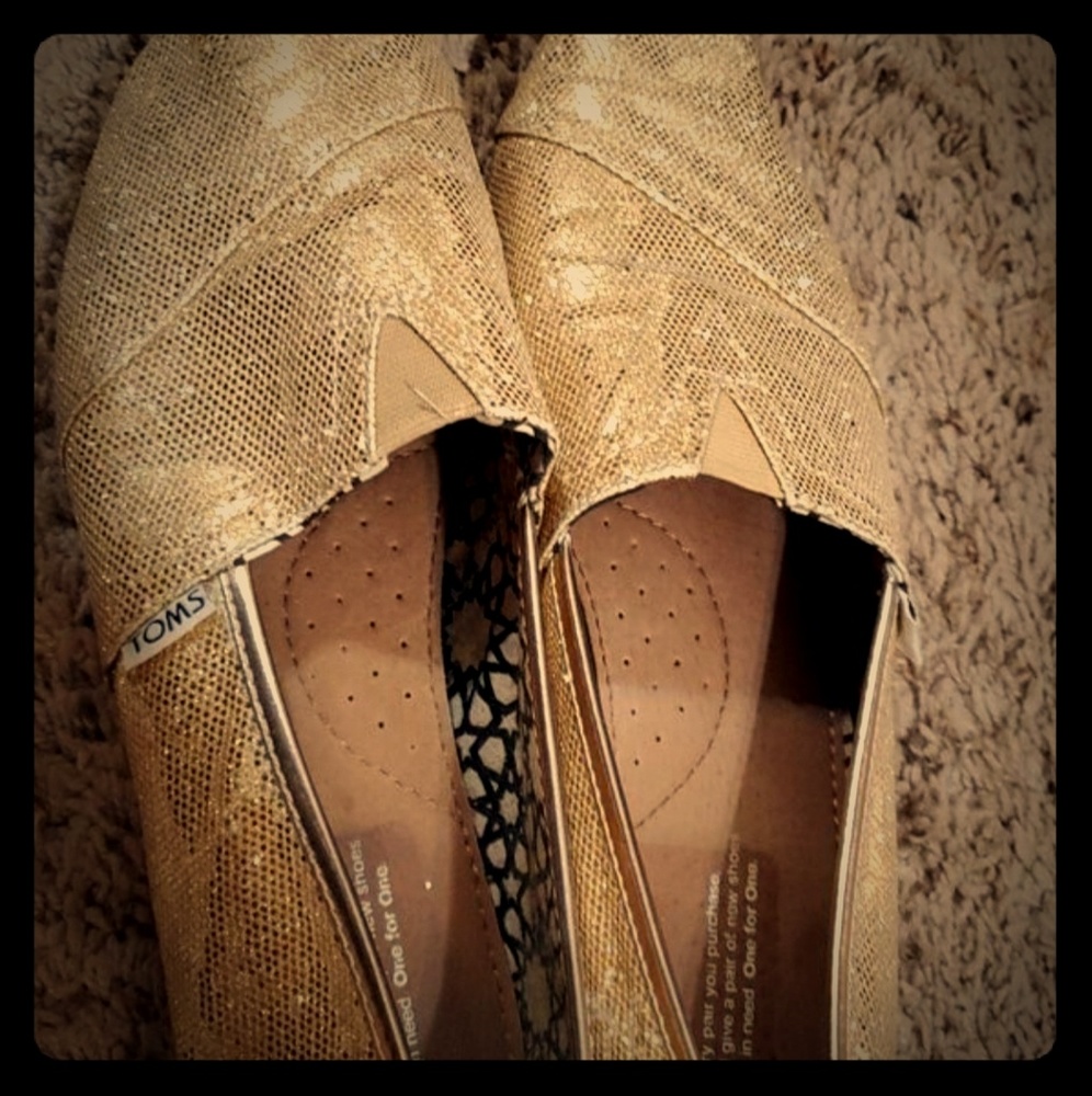 Gold sequin toms